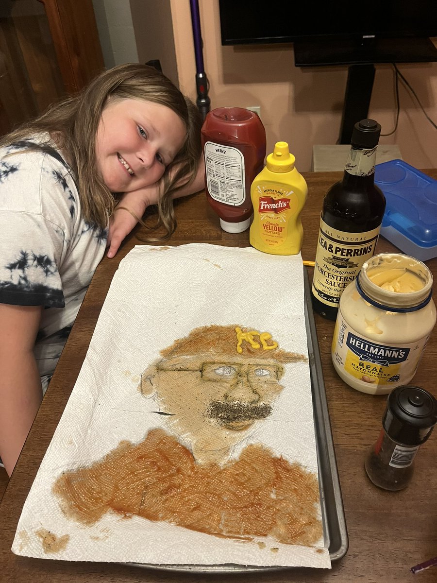 DavidBox09's tweet photo. @DudePerfect #halftimecrafttime #TNFDudePerfect Libby in Wisconsin https://t.co/nci2NjvAnD