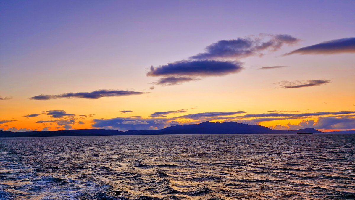 frasergj's tweet photo. Sunset to dusk travelling on the ferry between #Arran and #Ardrossan tonight (15/9) https://t.co/wSBqHcOkZF