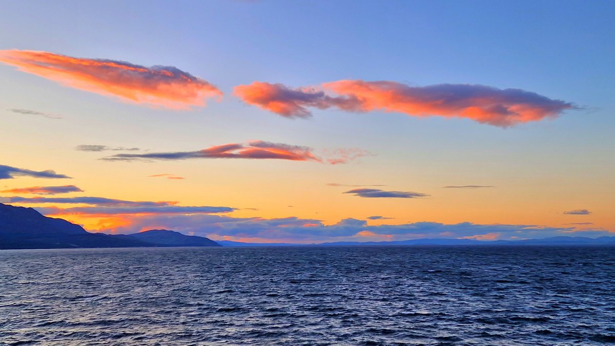 frasergj's tweet photo. Sunset to dusk travelling on the ferry between #Arran and #Ardrossan tonight (15/9) https://t.co/wSBqHcOkZF