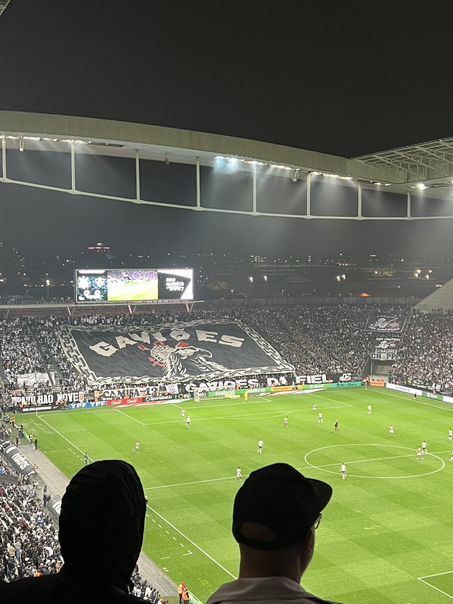 fabiosacoman's tweet photo. Um dos dias mais emocionantes da minha vida, obrigado a todos os envolvidos, e principalmente ao @Corinthians   VAI CORINTHIANS!!!! (Era para o dedo ter saído no placar, mas tava feio de fotografo) https://t.co/tVT3GnkZ1h