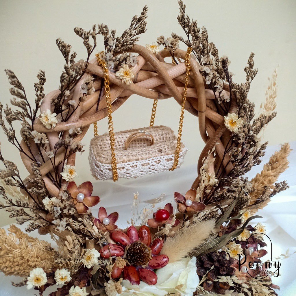 nudihascart's tweet photo. Bakal pengantin, you need to see this hantaran bekas cincin!! Perfect for rustic theme wedding. https://t.co/1ZlIb8w6Ka