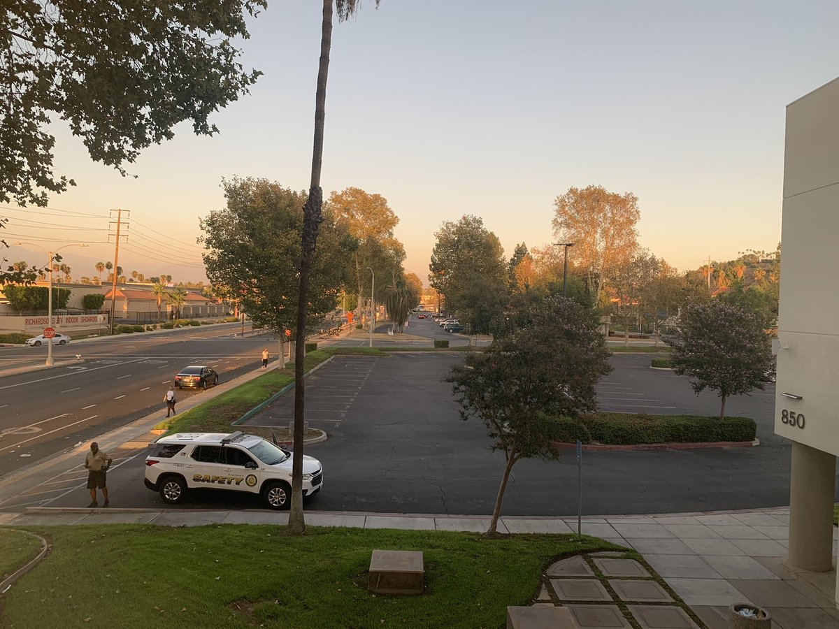 CJUSDSafety's tweet photo. District Patrol Officer Buchanan is out at #WashingtonPlaza to help out an individual needing assistance. #ThankYou 🙏🏽 to #cjusd employee’s who reported it. #SeeSomethingSaySomething  #HighlyVisible #CJUSDCares #cjusdS3 https://t.co/ggHysG8mtL