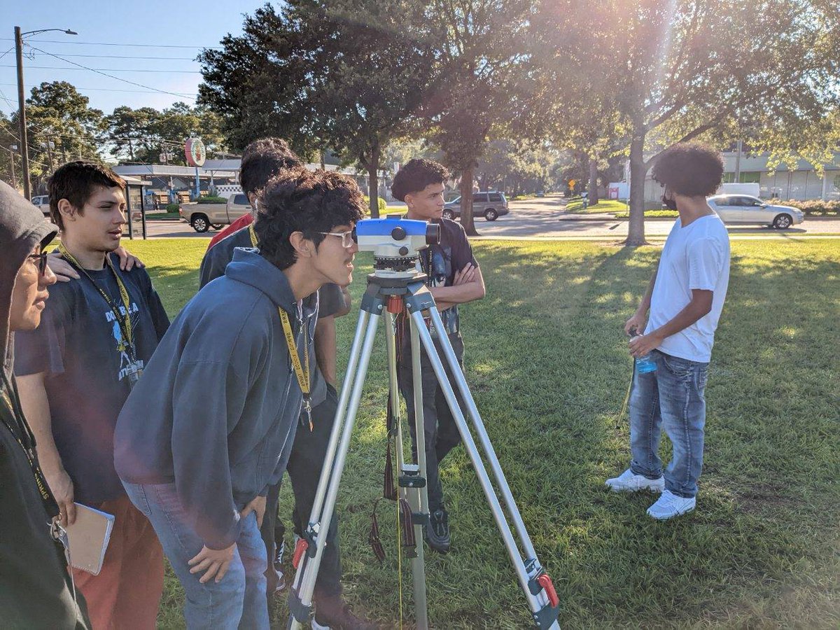 CoachPearce2's tweet photo. Students surveying with a builders level. @SpringWoodsHigh @cte_sbisd https://t.co/vPVhI6EWko