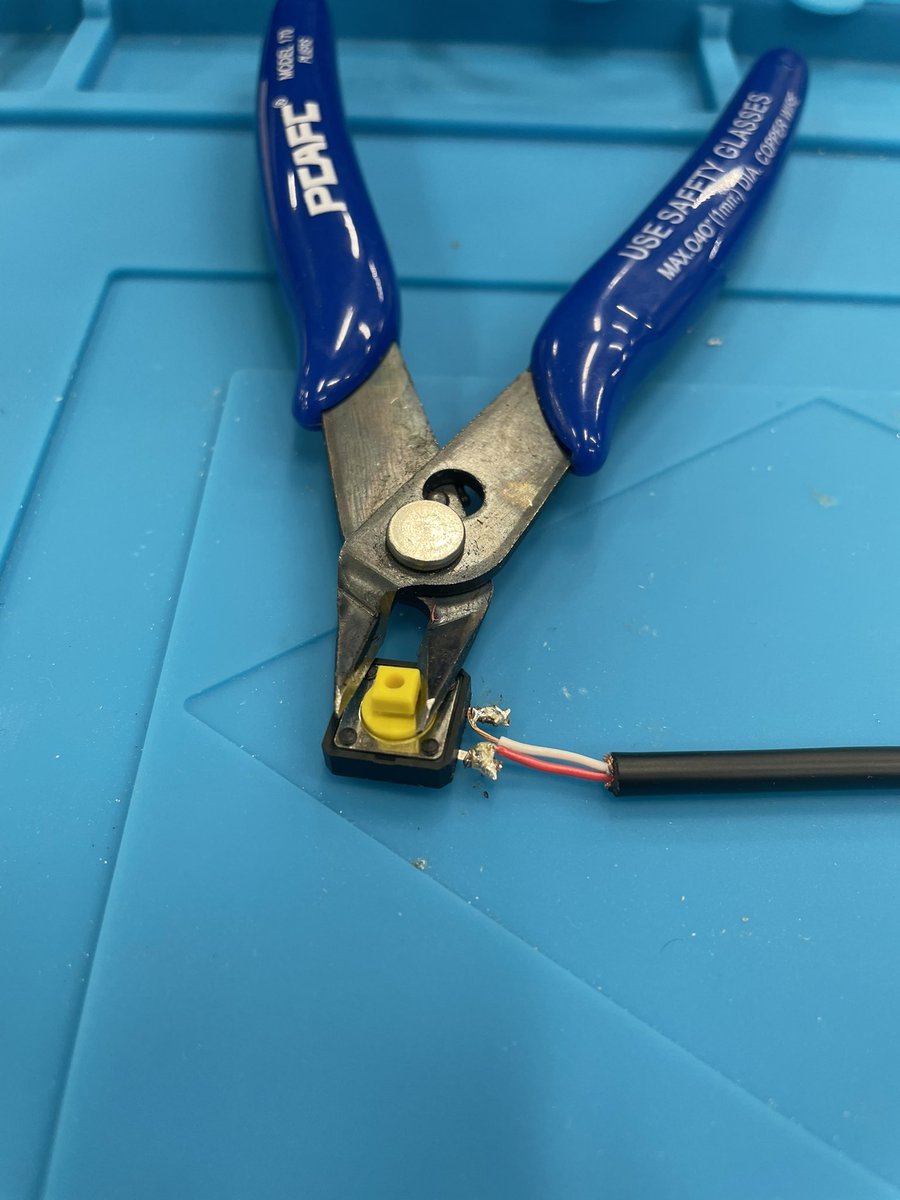 danioc576's tweet photo. Soldering and creating an accessible light switch/button #BCPhysComp #BuiltWithProfG @gallaugher https://t.co/7K6Jn8rLuO