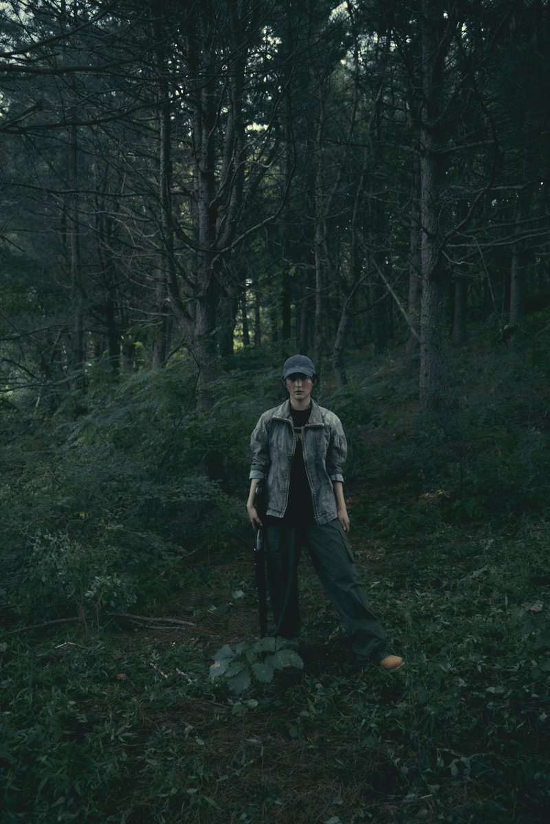 seulgikung's tweet photo. I discovered a world I had never lived in before. I can see myself. Standing alone there, staring at me. The glass shattered by this bullet was a silent witness to how my other side chased me today. I have reasons for what I do, so I'm sure she has too. I have ‘28 Reasons’ in me. https://t.co/wXkYG2SXCM