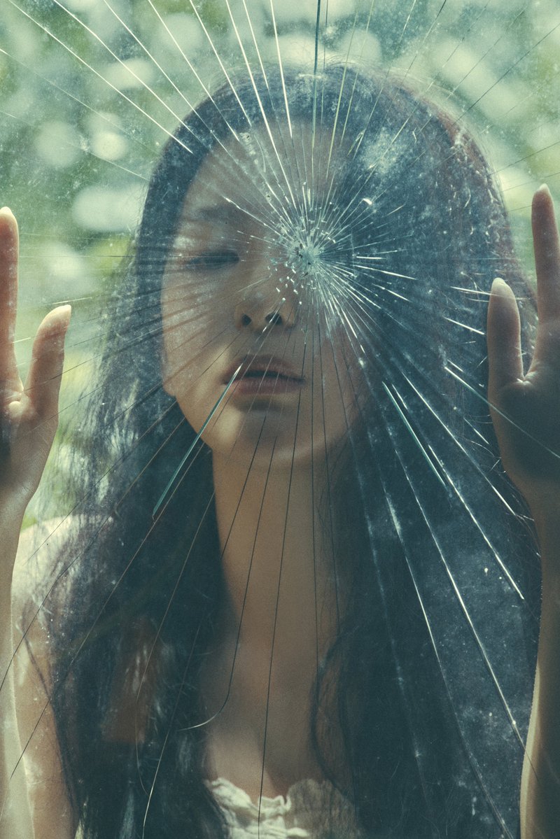 seulgikung's tweet photo. I discovered a world I had never lived in before. I can see myself. Standing alone there, staring at me. The glass shattered by this bullet was a silent witness to how my other side chased me today. I have reasons for what I do, so I'm sure she has too. I have ‘28 Reasons’ in me. https://t.co/wXkYG2SXCM