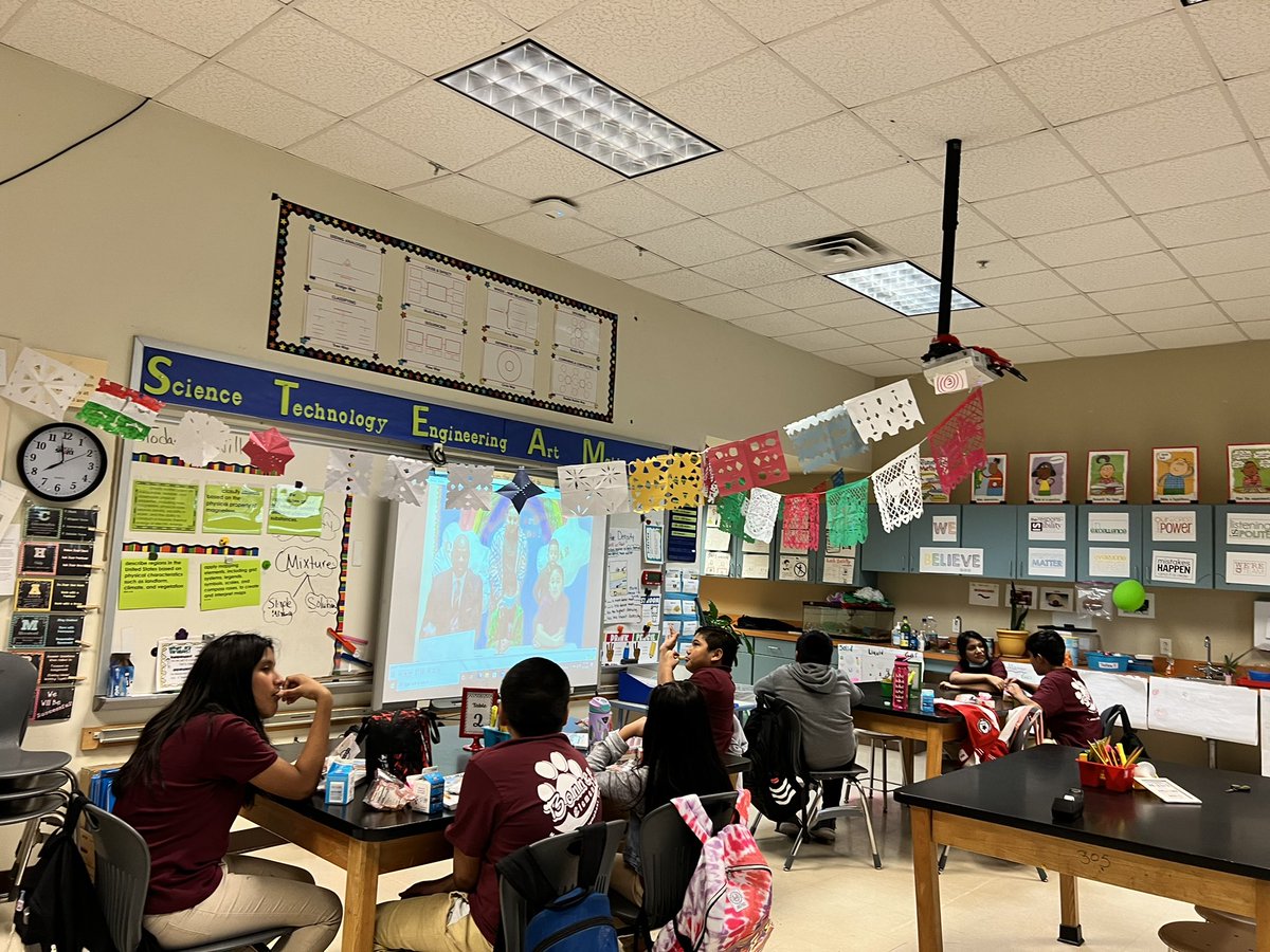 LetySifuentes's tweet photo. @BonnerElemHISD students and their families created papel picado to kick-off #hispanicheritagemonth2022. During our SS lesson students proudly shared beautiful customs and traditions from their home countries.❤️ https://t.co/irhJ6Q0u7B