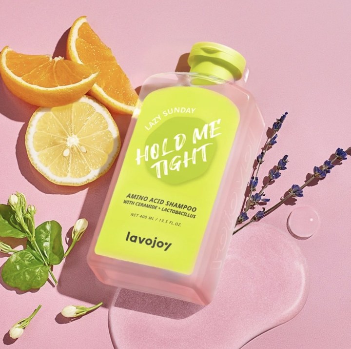 lavojoy's tweet photo. Get fresh perfume for your new weekdays!

From hold me tight shampoo you will get
Sweet Floral and Fruity Fragrance

🍊Top Notes: Bitter Orange, Freesia, Peach
🌹Middle Notes: Jasmine, Rose, Magnolia
🌲Base Notes: Musk, Cedarwood, Amber

#lavojoy #lvj #enjoyyourbathtime https://t.co/tE8GYvrPh6