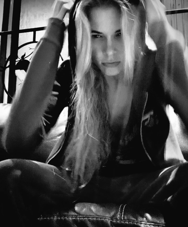 TheGodzillaBoi's tweet photo. I think I'm losing my mind... https://t.co/bpJPqjje2T