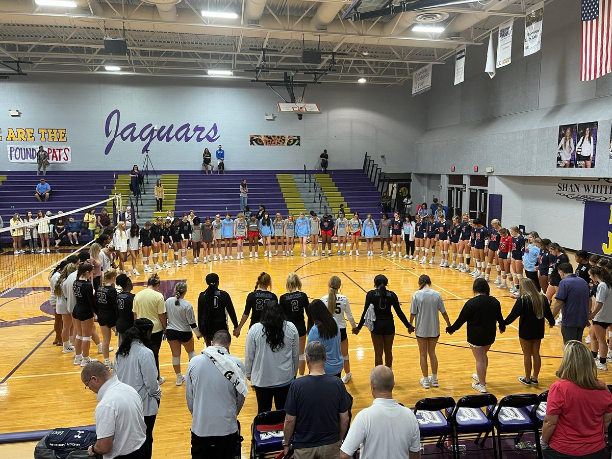TheBurgSports's tweet photo. Ultra competitors on the court and field, but have each others back in the toughest of times.

Grateful for our friends from @volleyball_dc and @athletics_dc https://t.co/hFcl8r1nwQ