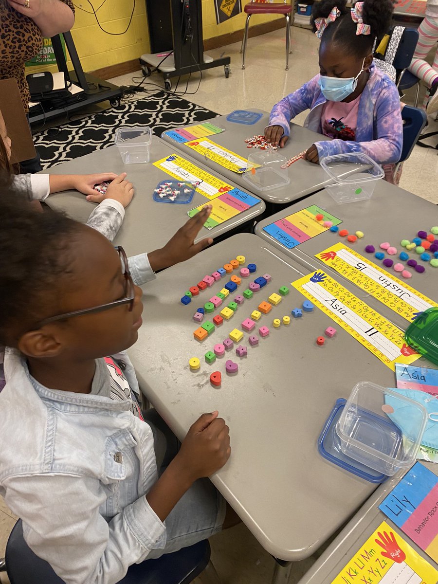 jenn4teach's tweet image. We are having fun in 2nd grade @gardendaleel with our math activities this week. I love seeing the excitement during the math block. @JefcoedK_5 @AMSTI4all @CharlaBalogh @AngieBean618 #amstimath #countingcollections