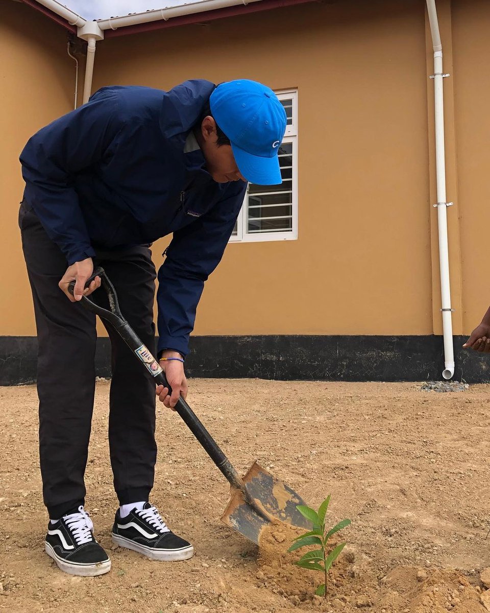 JoInSungPH's tweet photo. Looks like the Terminalia tree that Jo In Sung planted in Tanzania has fully grown!
https://t.co/SvsUwXUrDY
zoinsung_official IG update
#joinsung #zoinsung #조인성 https://t.co/uMPyHs3DVx