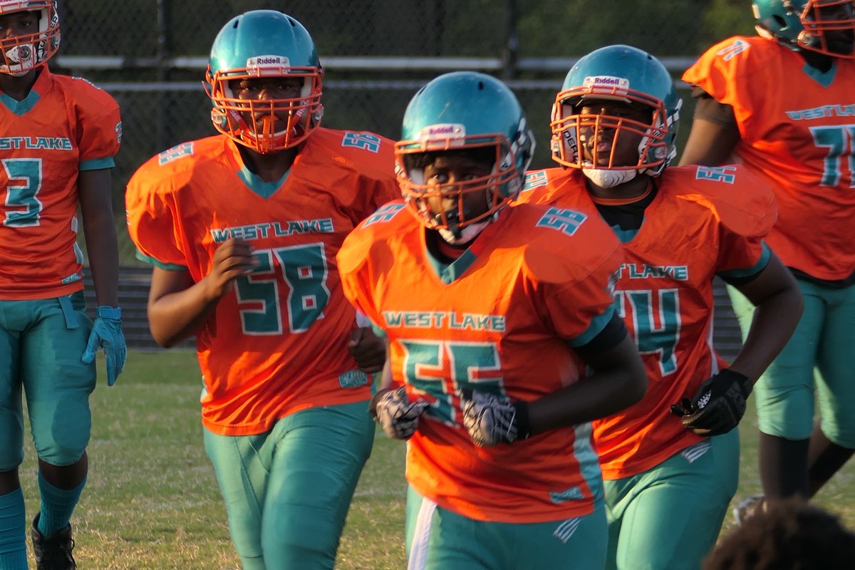 It was great getting see our JV football players and cheerleaders exhibiting hard-work and grit at today's game!