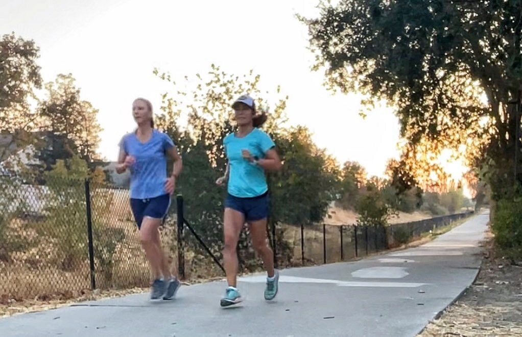 runhikenplay's tweet image. 4 early morning recovery miles with a friend today! Best way to start the day!

#runningwithfriends #halfmarathontraining
#runningmom #runningmotivation #runner #running #instarun #womenrunning #runchat #runhappy #instagood #happyrunner #runners #fitness… instagr.am/p/CijPQUwr4bS/