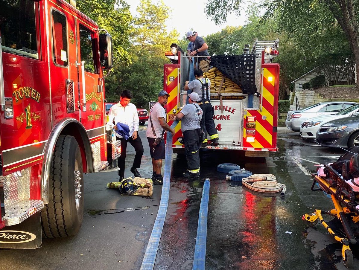 PinevilleFire's tweet photo. Structure fire earlier this afternoon off Park Rd. Pineville Fire along with mutual aid had the situation under control in approx 30 mins with no injuries reported. #structurefire #smokedetectorssavelives https://t.co/HhXPN2nIaw