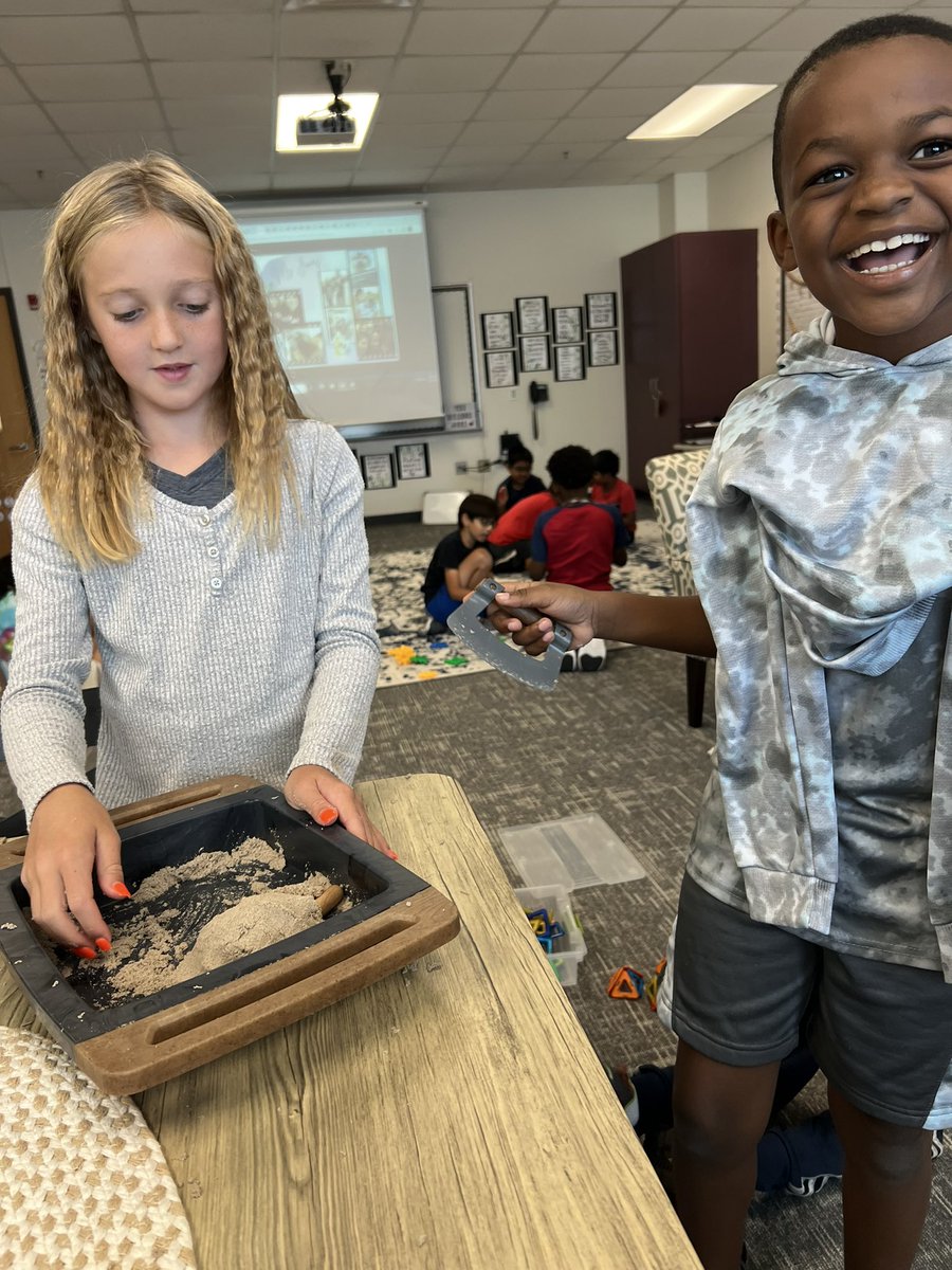 Lisa Jones tweet media