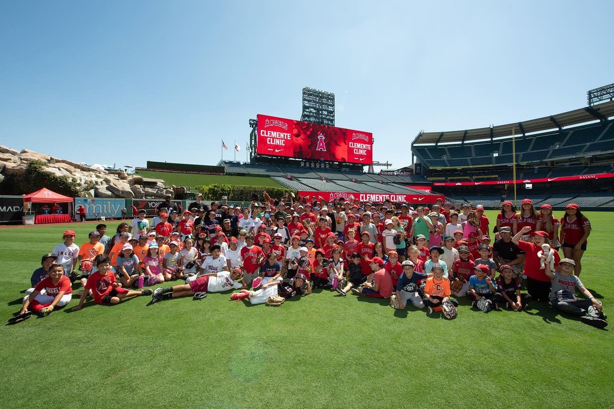 LAAStrikeForce's tweet photo. In honor of #ClementeDay @angels held the second annual Clemente Clinic, presented by Nike! 

⚾️250 young athletes came to the Big A to learn more about baseball and Roberto Clemente's philanthropic legacy! We were glad to be part of it! ⚾️  @LAAFoundation https://t.co/E4zdzr9UqI