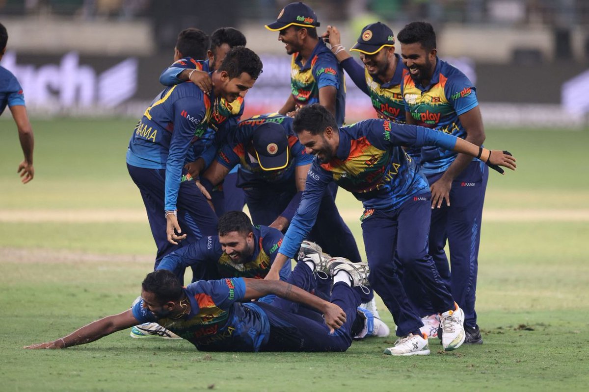 Cricket_decoded's tweet photo. Sri Lanka went into the Asia Cup like a clueless student facing a mock exam,but emerged as a topper who accidentally figured out a magic formula. With the main exam #T20WorldCup2022 around here's a thread dissecting the implications,challenges and way ahead! #CricketTwitter https://t.co/Zdcn0UnH0D