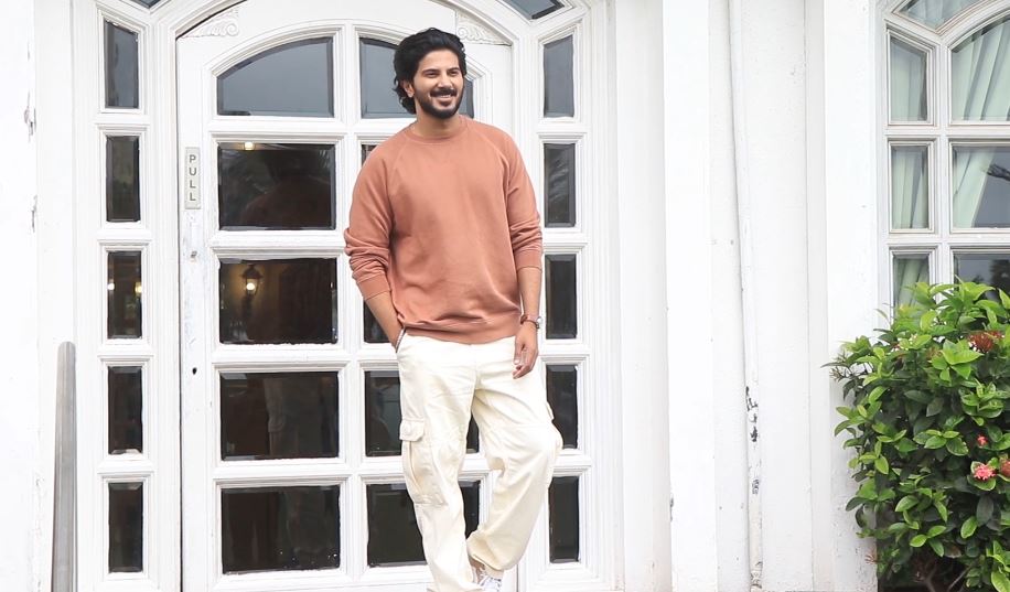 Oneindia's tweet photo. .@dulQuer, Pooja Bhatt, Shreya Dhanwanthary promote ‘Chup’ in Mumbai

#Chup #ChupRevengeOfTheArtist #ChupOn23September #DulquerSalmaan #PoojaBhatt #ShreyaDhanwanthary https://t.co/NoqVojinn0