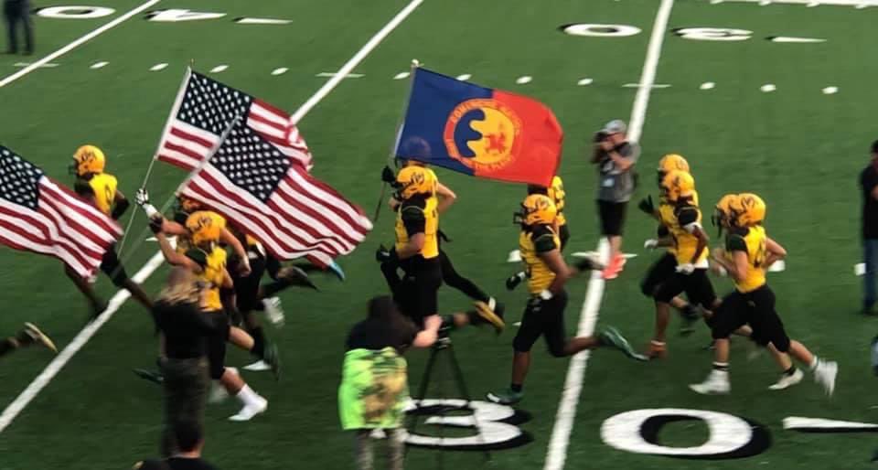amee_34's tweet photo. Making his people proud 💙❤️💛 #ComancheStrong @CTahbonemah https://t.co/tGd3ZkP4xb