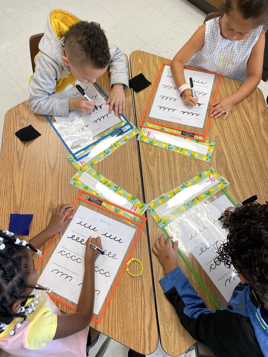 MsWilkinson8's tweet image. Today we learned how to use expo markers and got some handwriting practice in!! #EcoffLions 🦁