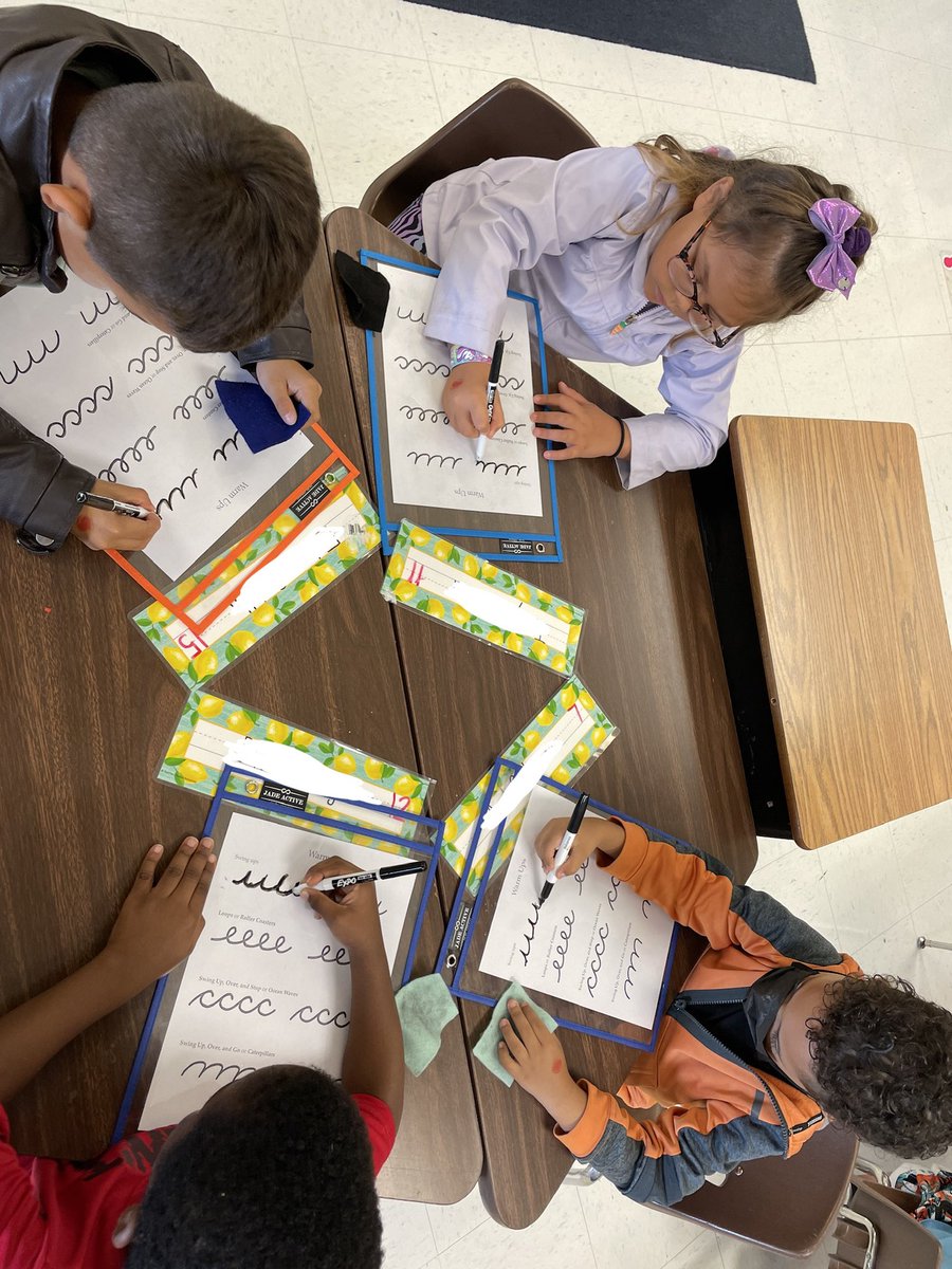 MsWilkinson8's tweet image. Today we learned how to use expo markers and got some handwriting practice in!! #EcoffLions 🦁