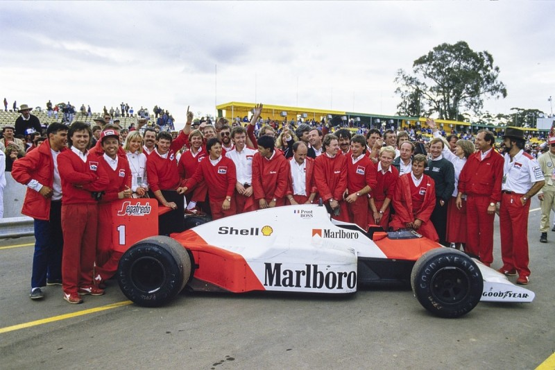 Formula1Verse's tweet photo. @Mclaren_WF1 @CearaSC @ferraridosexo @Brabham_F1V @SkoalBanditF1 @laudaracingwf1 @Tyrrell_F1 @WRacingF1V @MorningF1SM @Guccif1v @AyrtonF1V @NelsonPiquetF1V @stefbellof @TeamLotusF1V @AlboretoF1V @ElioAngelisF1V @ProstF1v @ArrowsGP1978 @MansellF1V @gbergerf1v BANDEIRADA - 🏁🇨🇦🌞

- UMA CORRIDA MORNA MAS COM UM FINAL DRAMATICO E NA TRANQUILIDADE NA SUTILEZA DAS UNHAS PINTADAS DE VERDE E AMARELO VEEEEEENCEEEE @NelsonPiquetF1V PRA @Mclaren_WF1 !!!!!!
- É DOBRADINHA CANARIIINHAAAA NA AMEEERICAAA https://t.co/Xnjl04Reqi
