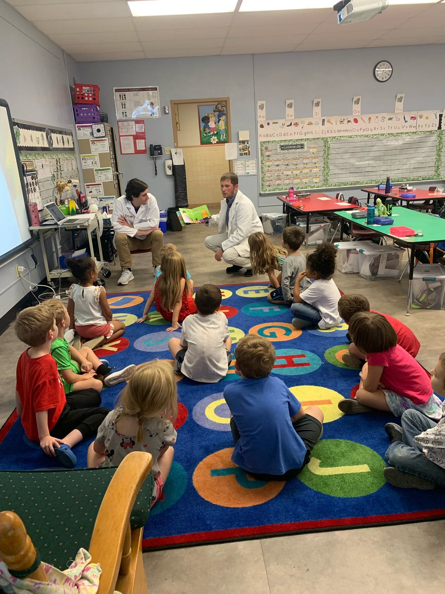 EastwoodKinder's tweet photo. @siuepharmacy P2 pharmacy students came into our classrooms today. Thanks for teaching them how to properly wash their hands at @13easd. They loved interacting with you guys and enjoyed the candy &amp; stickers! Thank you Principal Lowe and Superintendent @MsherrellD for stopping by! https://t.co/wu1VGgUn5I