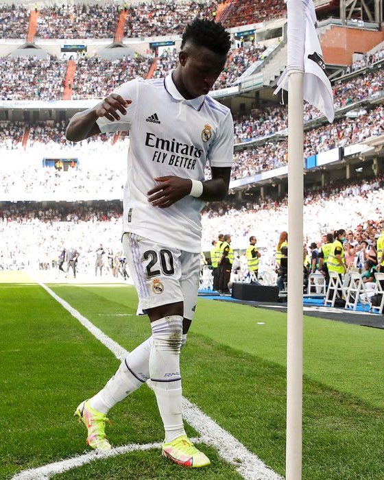 BarcaBrasiI's tweet photo. Dança mais, Vini, por favor! 🇧🇷 https://t.co/sg2quNItTJ