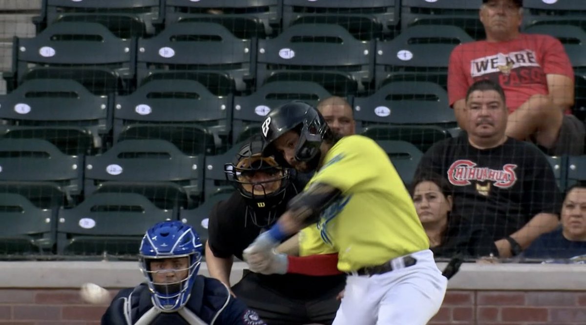 ikefuentes's tweet photo. Thirty doubles this year for @C_Hinojosa9  @epchihuahuas https://t.co/KtSpRbvCC5