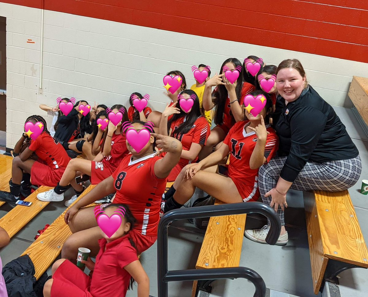 MsMacedoClass's tweet image. spent the evening cheering on my sweet 8th grade volleyball babies. 💕