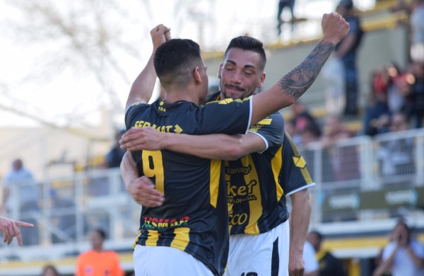 HistoriaOlimpo's tweet photo. El equipo dirigido por Darío Bonjour formó con: Fermín Holgado; @lealacunza, @OrozcoLuca, Salvador Sánchez, @renzor0606; @gaabygraciani, Franco Lefinir, Bruno Díaz, @saidllambay; Axel Rodríguez y Ezequiel Vidal.
Luego ingresaron Lautaro Belleggia, Lucas Lazo y Valentín Otondo. https://t.co/Y9euAzZMTP
