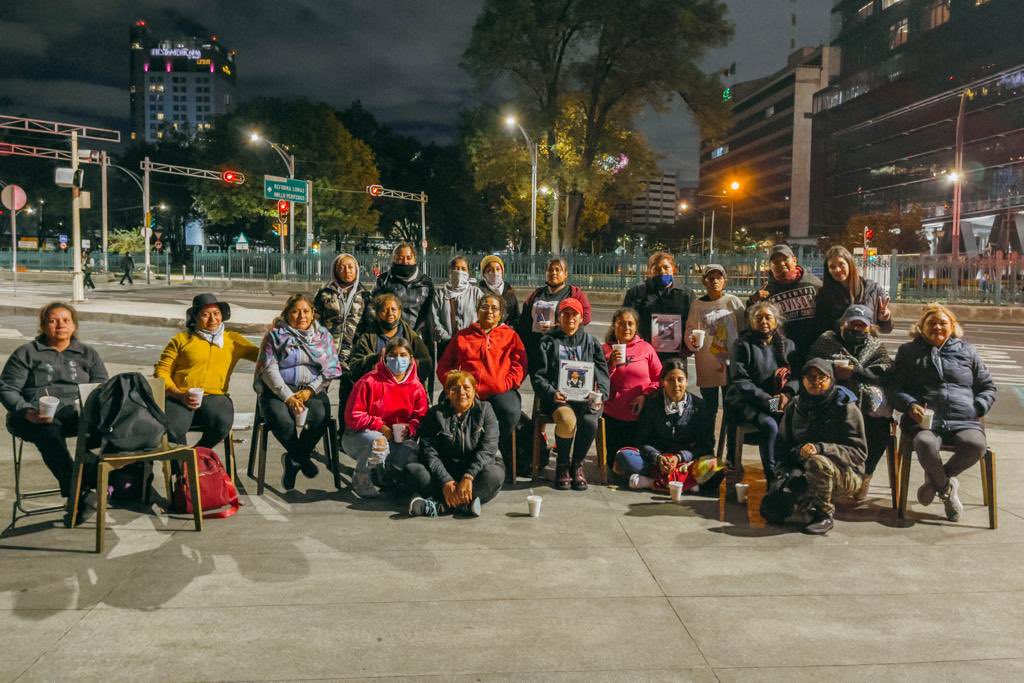 Agradecemos a todas las personas solidarias que nos han enviado muestras de cariño y apoyo. Sus palabras y acompañamiento nos da fuerza para seguir en la lucha. 
#GritoDeIndependencia en el país de las más de 100mil personas desaparecidas. Nada que celebrar. 

📸 <a href="/ssbeltran/">ssbeltran.bsky.social</a>