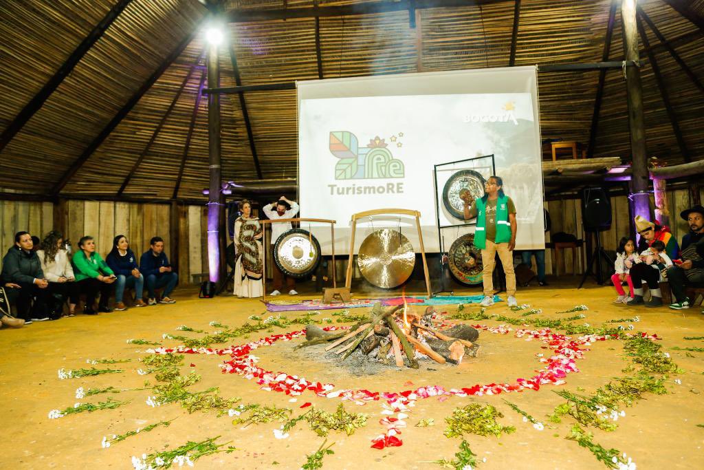 Bogota_Turismo's tweet photo. #TurismoRE te invita a
✅REencontrarse consigo mismo
✅Reconectarse con la naturaleza
✅REactivarse de bienestar y buena energía.
Conoce el nuevo programa y vive las mejores experiencias del #TurismoDeReconexión en https://t.co/0WDN4KMnm5 https://t.co/SJR74GroSZ