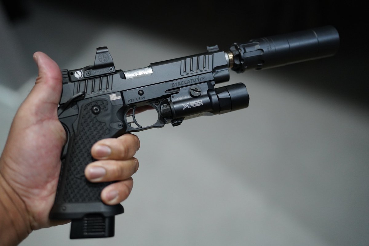 SE7EN30's tweet photo. #se7en30 #thepewpewlife #staccato #staccato2011 #suppressor #silencer #surefire https://t.co/nCLtX5rqlO