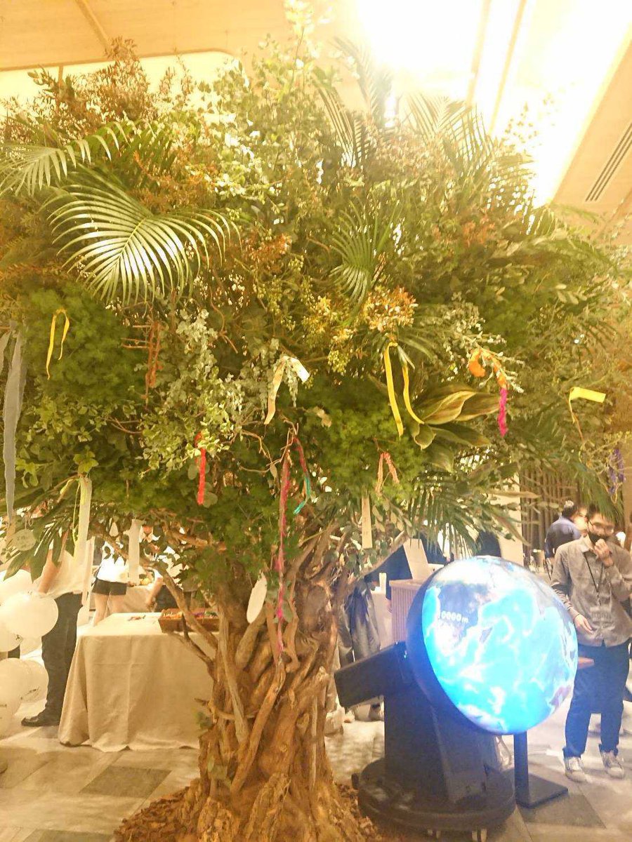 Yoko_Fukasaku's tweet photo. 先日、【MoFF2022】というエシカルマーケット展に行ってきました♪🌱
100年先へ想い伝えるをテーマに素敵なブースがたくさんありました🌈
私のお店にも置いているオリーブの箸・皿の「架け橋」さんのブースもありました🤍
#渋谷
#MoFF2022
#エシカル
#エシカル展
#エシカルマーケット
#架け橋 https://t.co/9yCp89OzdS