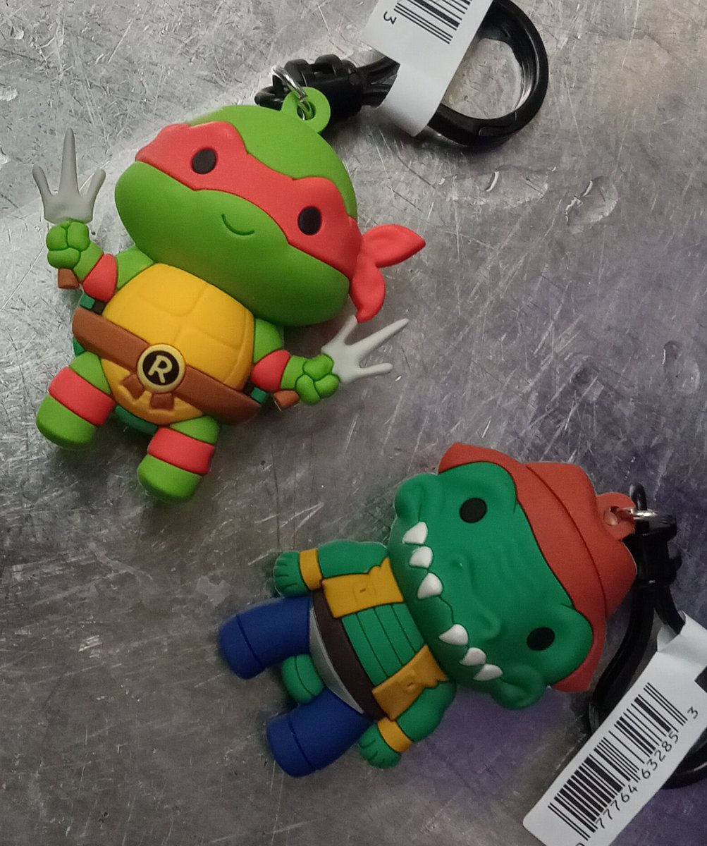 tOkka's tweet photo. No time for Target. Long event weekend so had to go to work early 2day. Made it briefly to #comicshop. Cool #TMNT & @mooncalfe1 #pintglasses https://t.co/UK5ylzyMrN