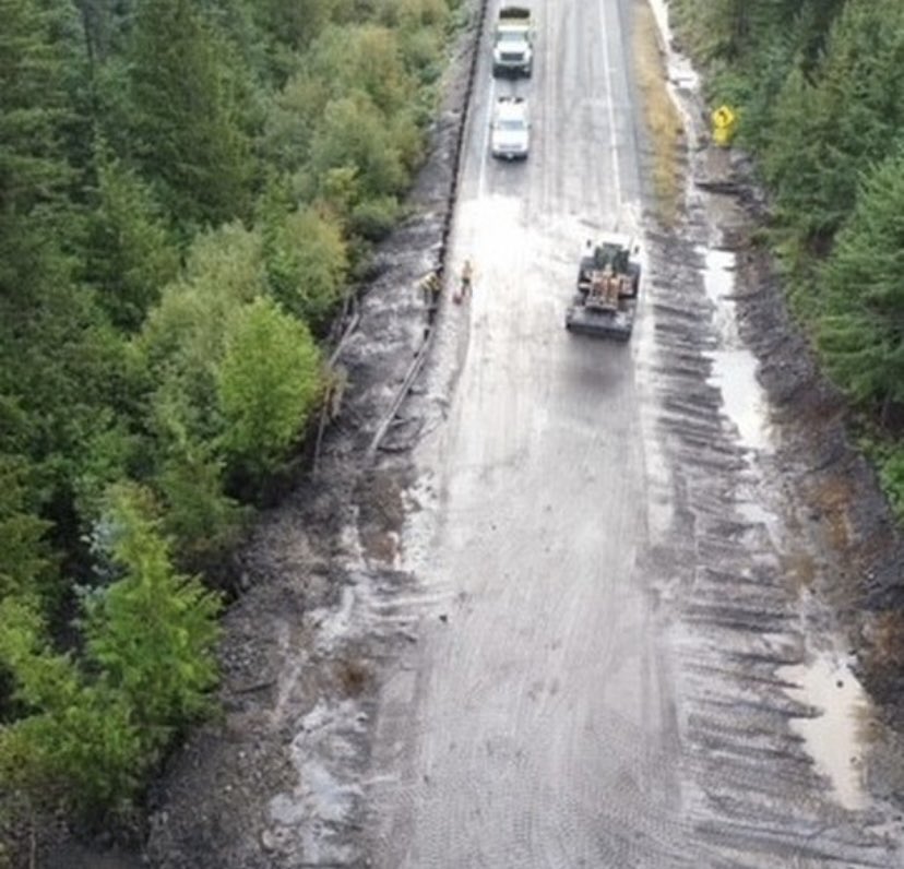 JenDowlingNews's tweet photo. The slide happened Wednesday night.  The Washington State Dept of Transportation says the slide was 15 feet deep in some spots. 

Pics courtesy WSDOT. #mudslides #landslides #mazama #rossdam #wawx #watraffic #weather #fox13 #fox13seattle #foxweather #fox13weather @fox13seattle https://t.co/2hBTYjMOfz