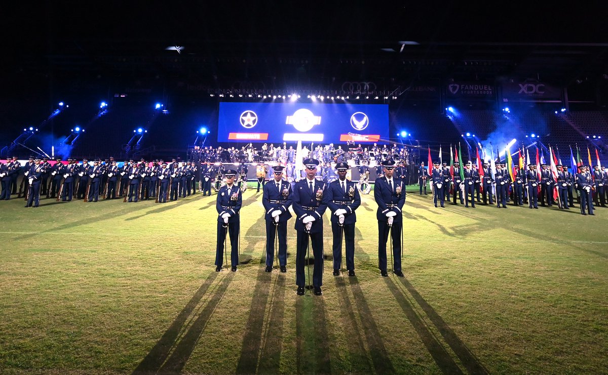 GenCQBrownJr's tweet photo. We appreciate the support of Americans across the country &amp; all who joined us at @AudiField to help commemorate the @USAirForce’s 75th anniversary &amp; celebrate #AFHeritage – made even more special thanks to the @AFThunderbirds, @USAFBand, &amp; @andygrammer. #AF75 https://t.co/6EyU0PLL5A