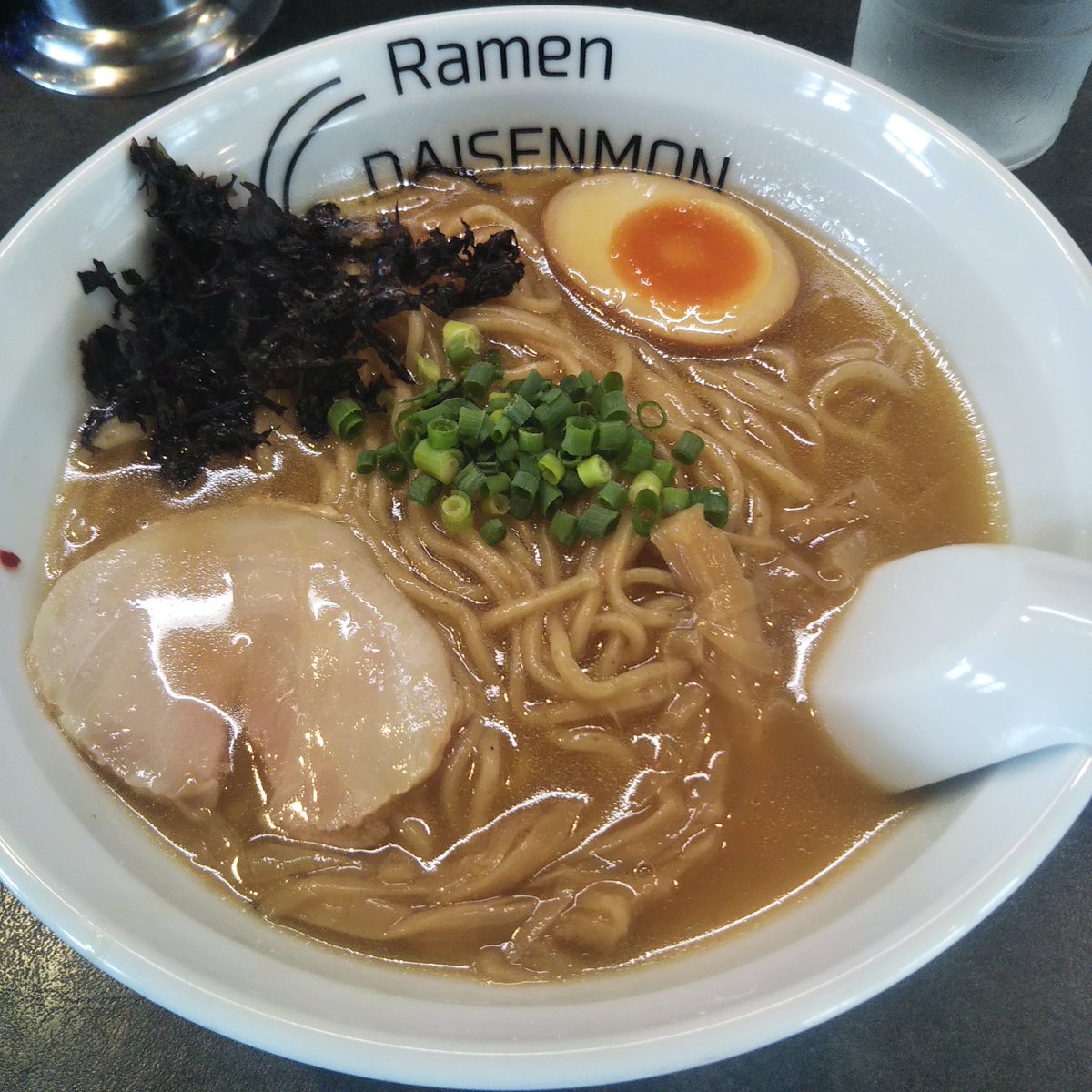 enk_thrxtn865's tweet photo. 鶏ドロ。
今日も美味しい。
ごちそうさまでした。
#RAMENDAISENMON https://t.co/VLEjnnbCTx
