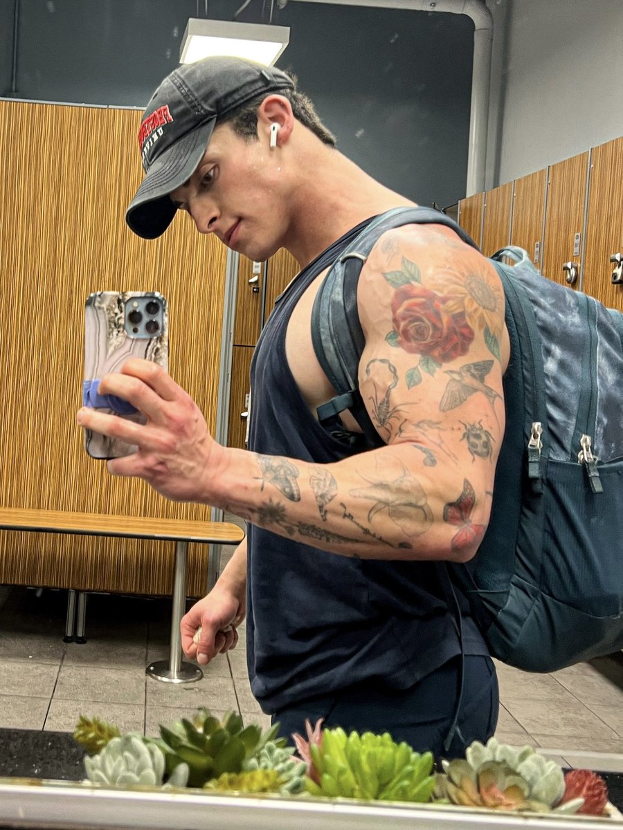 MuscleWorshipper On Twitter RT tyleriacona I Just Be Lifting And 