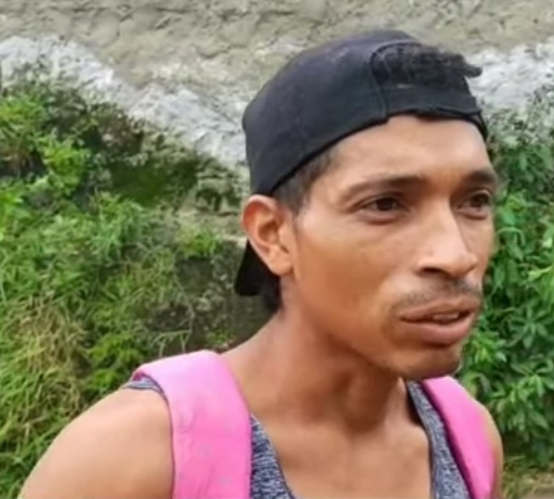 Cucho_y_Cucha's tweet photo. Tenemos que hacerlo famoso, Brayan Manuel Yepes Rosales se lanzó sin pensarlo a sacar 13 niños de un vehículo escolar que se lo llevaba un arroyo en Barranquilla.
Los héroes si existen, y este muchacho es uno de ellos. https://t.co/BOqBiy0fW2