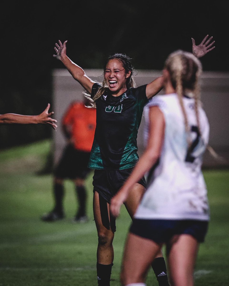HawaiiAthletics's tweet photo. We love 𝗪’𝘀!!!!

#GoBows #SISTAHHOOD https://t.co/pL4HHKRnLS