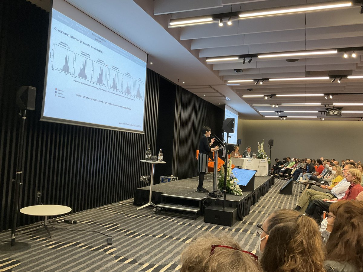 iruka_okeke's tweet image. @chewapreecha ‘s #Melioidosis talk @ESCMID #IMMEMXIII was great, providing us with insight into her findings from #GWAS &amp;amp; diagnostic test development for a pathogen with low abundance in biological fluids,  Kob khun mak ka!