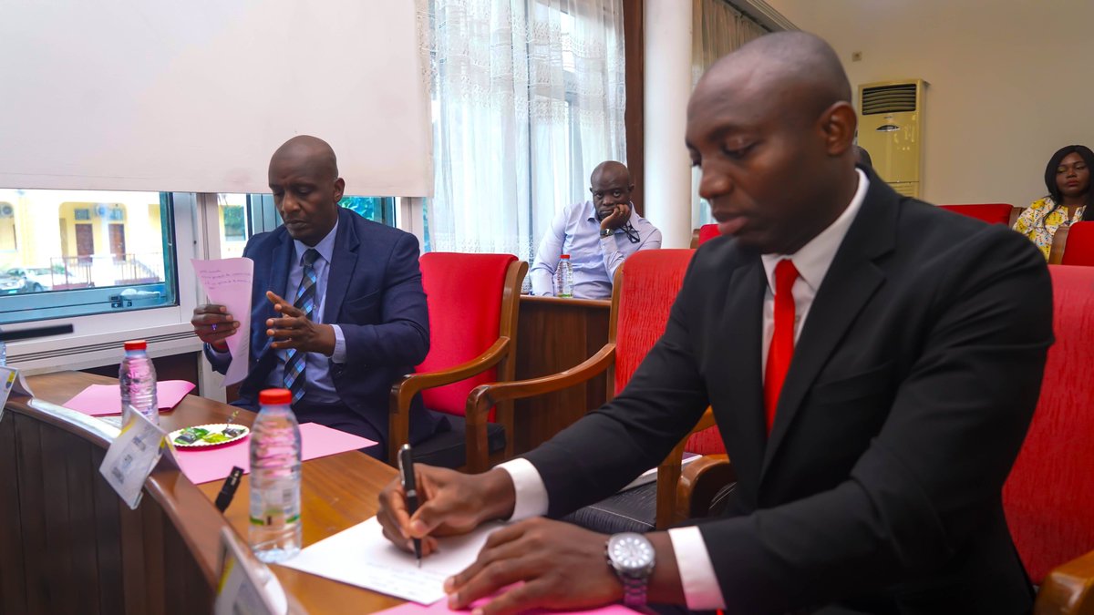 GroupOrtho's tweet photo. [Collaboration]

Une réunion de travail très #productive s’est tenue le 9 septembre dernier à #Douala entre le staff de Ortho Services, le maire adjoint de #Houston, Marta Castex-Tatum, le maire de Douala, Roger Mbassa Ndine et les membres des Communes et villes Unies du Cameroun https://t.co/fV8TMDKUwj