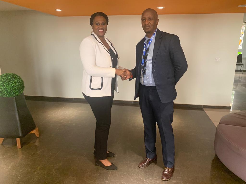 GroupOrtho's tweet photo. [Collaboration]

Une réunion de travail très #productive s’est tenue le 9 septembre dernier à #Douala entre le staff de Ortho Services, le maire adjoint de #Houston, Marta Castex-Tatum, le maire de Douala, Roger Mbassa Ndine et les membres des Communes et villes Unies du Cameroun https://t.co/fV8TMDKUwj