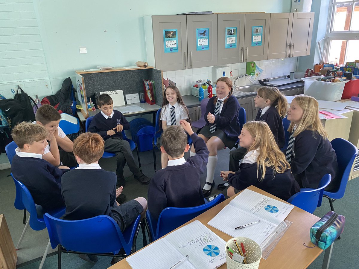 Kingsley_CP_Sch's tweet photo. Tensions are rising as the children debate the pros and cons of Annie Edson Taylor plunging over Niagara Falls in a barrel #chestnutclass https://t.co/X1izYx7vPU