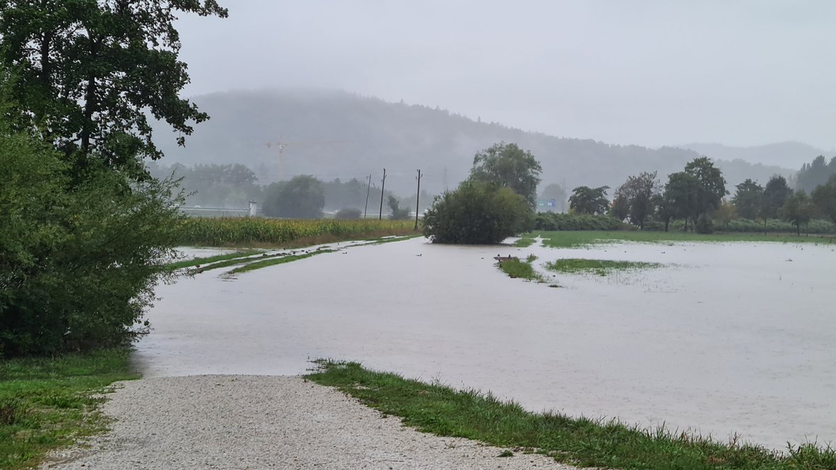 Slovenec_sem7's tweet photo. Glinščica in zadrževalnik Brdnikova, LJ,  vse pod kontrolo. https://t.co/jpovRZbwut