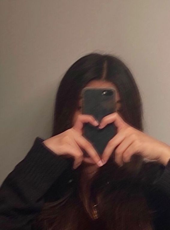 IDE POSE FOTO MIRROR SELFIE

— a thread