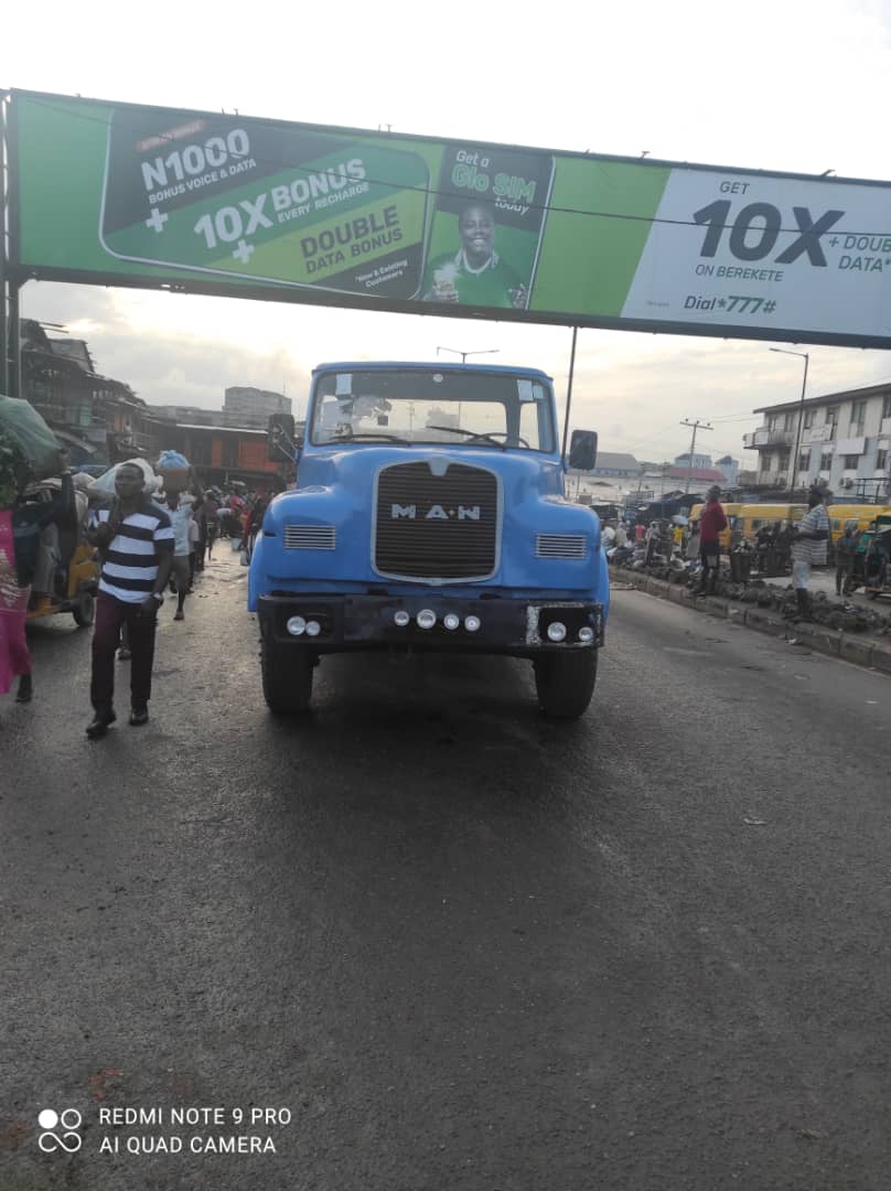 trafficbutter's tweet photo. VIA @followlastma: [9:13AM] #Ikotun #BreakdownReportReport of a brokendown sixteen tyre truck loaded with iron at oju odo inward ikotun, the truck is a having a mechanical fault. https://t.co/HnpcJTnOO3